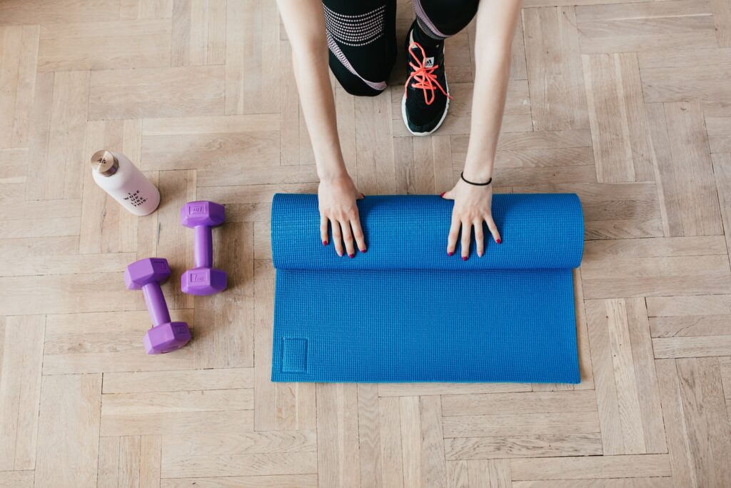 How to Do Bicycle Crunches With Weights